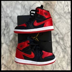 Air Jordan retro 1 satin black/red toddler size 9c (worn once!!!)